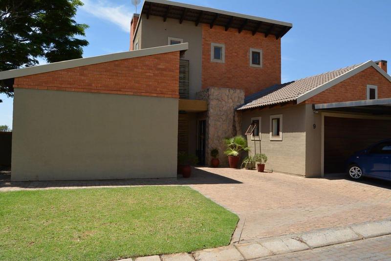 5 Bedroom Property for Sale in Rustenburg Central North West